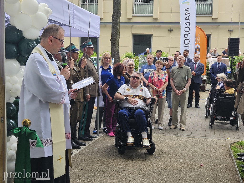 Otwarcie po rewitalizacji parku przy szpitalu rehabilitacyjnym w Krzeszowicach