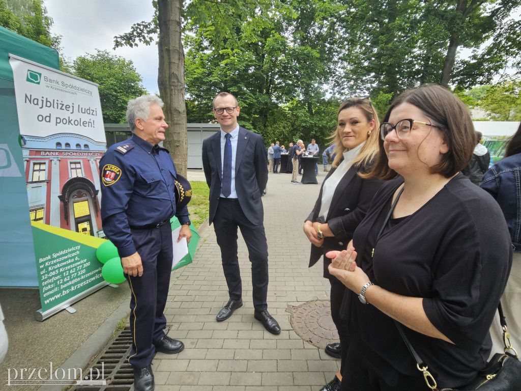 Otwarcie po rewitalizacji parku przy szpitalu rehabilitacyjnym w Krzeszowicach