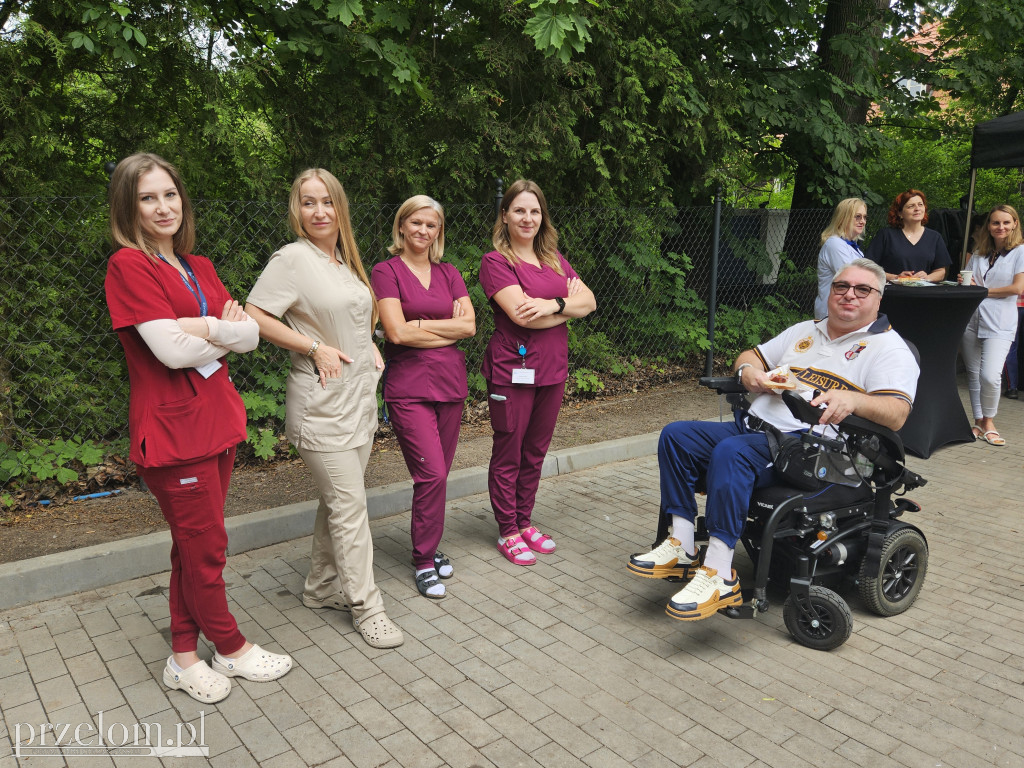 Otwarcie po rewitalizacji parku przy szpitalu rehabilitacyjnym w Krzeszowicach