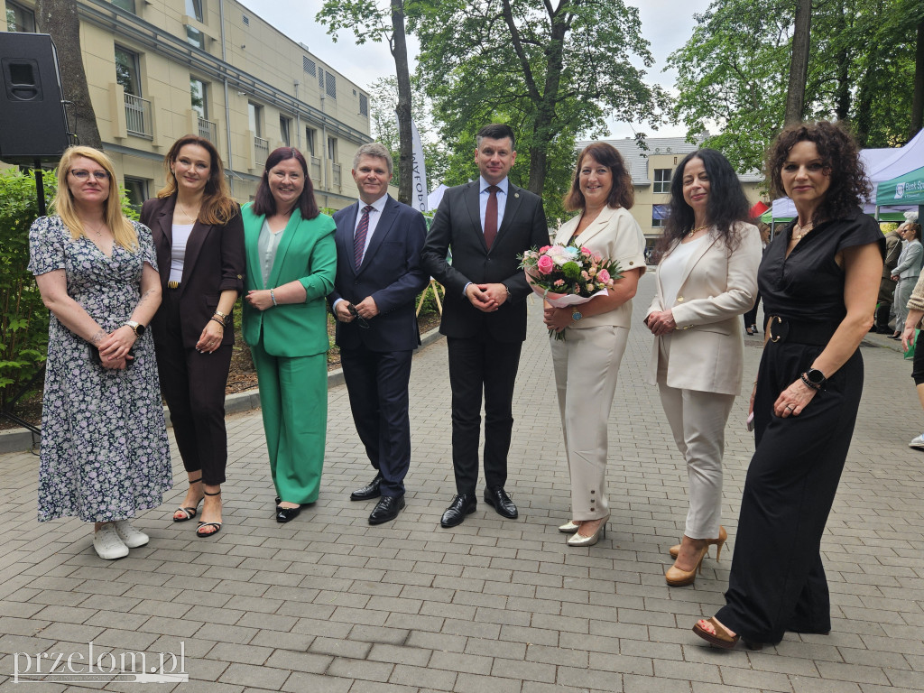 Otwarcie po rewitalizacji parku przy szpitalu rehabilitacyjnym w Krzeszowicach