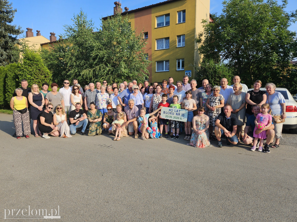 40-lecie bloku nr 13 na os. Chemików w Alwerni