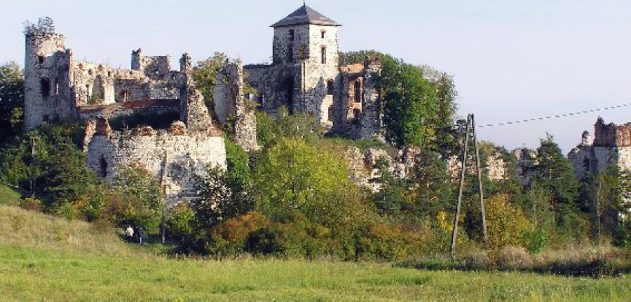 Zamek najlepiej podziwiać z daleka... 