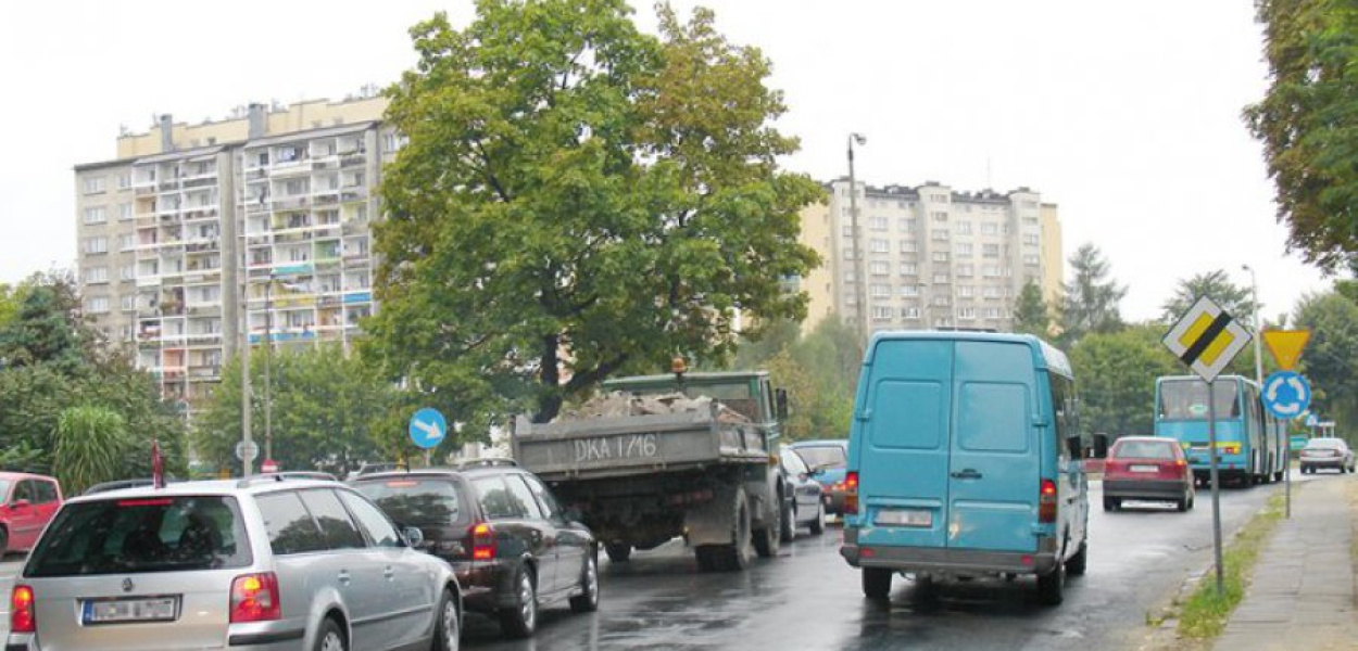 Już dziś przejazd przez chrzanowskie rondo wiąże się ze staniem w korkach. Gdy ruszy przebudowa, korki będą jeszcze większe. 