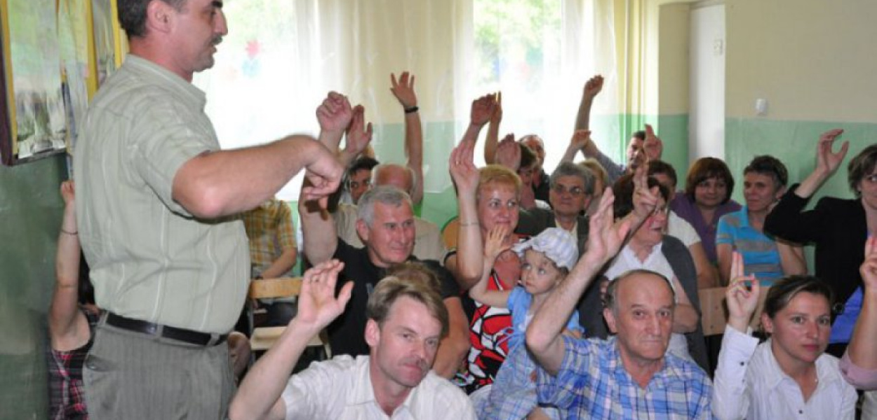 Wszyscy uczestnicy niedzielnego zebrania wiejskiego opowiedzieli się za przekazaniem budynku szkoły Fundacji Viribus Unitis 