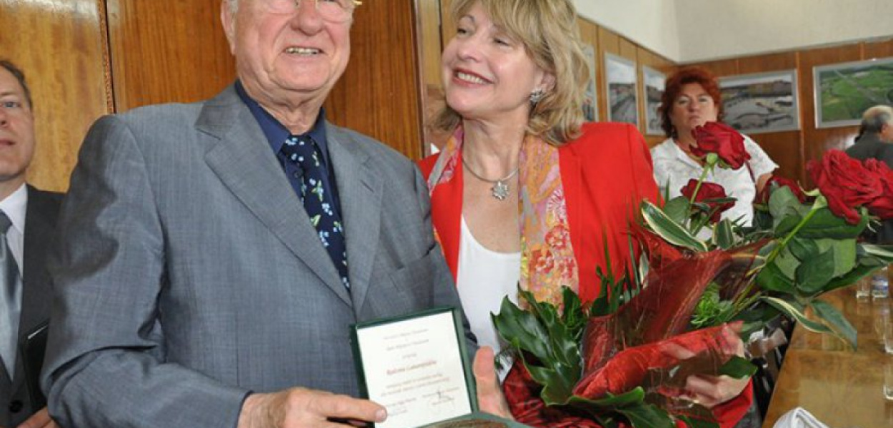Till Haberfeld z żoną Margaret odebrał medal &#8222;Za zasługi dla rozwoju miasta i ziemi chrzanowskiej&#8221; dla rodziny Loewenfeldów 