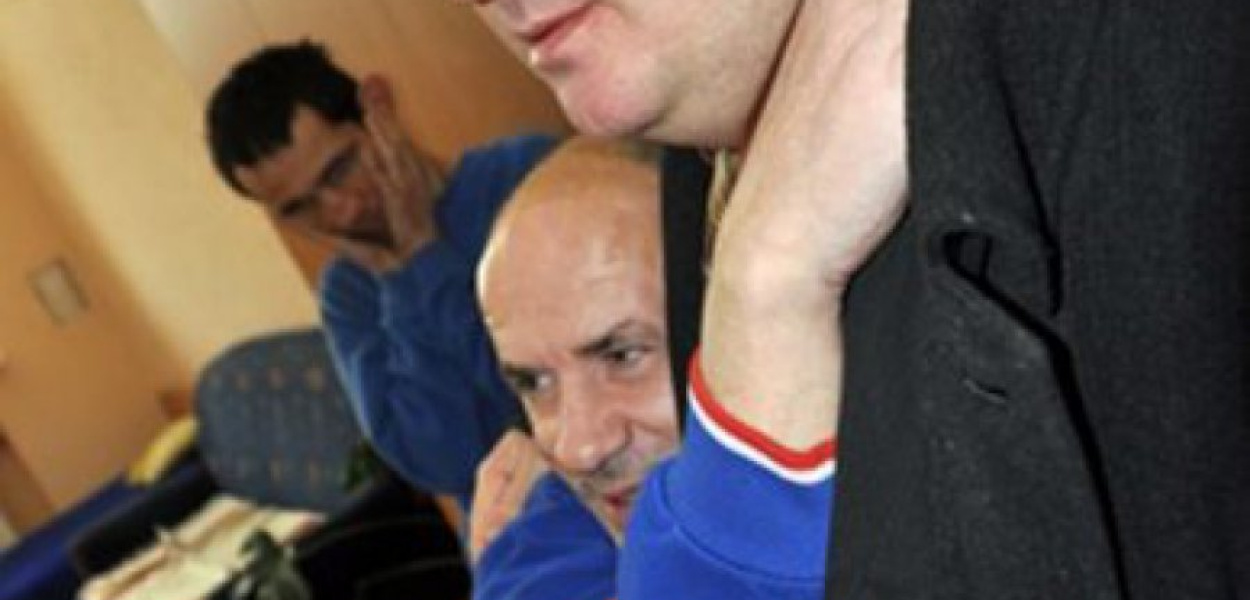 Dyrektor Mariusz Sajak załamuje ręce - ci ludzi nie mają pielęgniarskiej opieki 