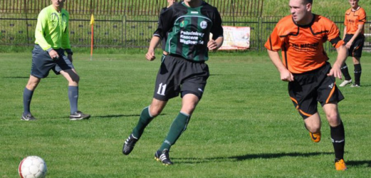 Łukasz Pactwa (numer 11) zdobył dla Janiny jedną z bramek w sparingu z Zieleńczanką