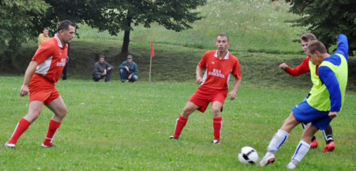  Krzysztof Dukała (z lewej) podczas sparingu ze Skawą Wadowice 