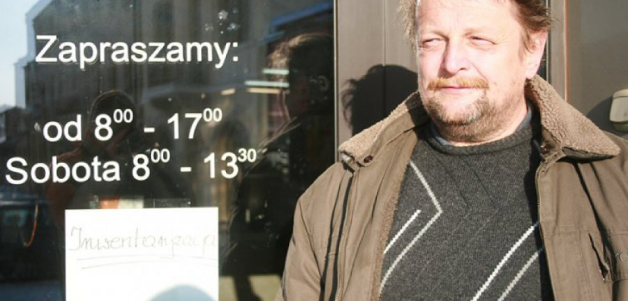 Na sklepie Zbigniewa Dudka, handlującego w trzebińskim Rynku armaturą wodną i gazową, jeszcze wisi kartka informująca o inwentaryzacji