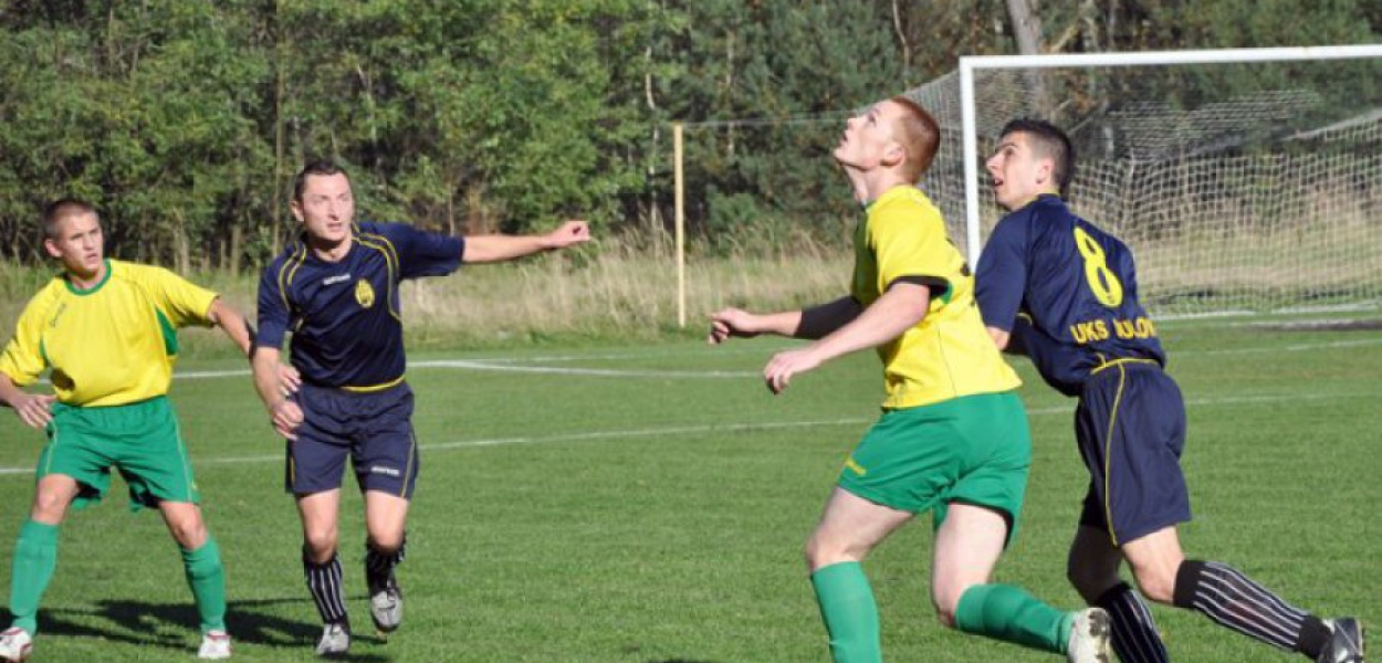 W rundzie jesiennej piłkarze Dulowej granatowe stroje pokonali Sierszę na jej terenie 3-0 