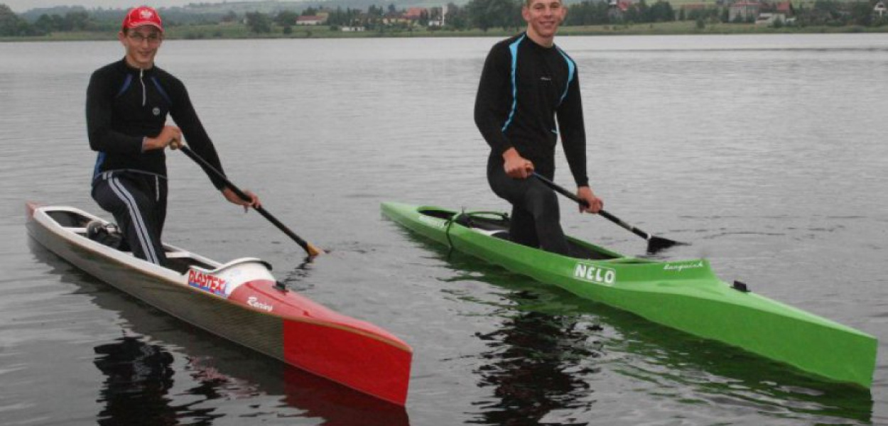 Junior MKSW Patryk Glanowski (z lewej) podczas treningu nad Chechłem w towarzystwie Dawida Kulety 