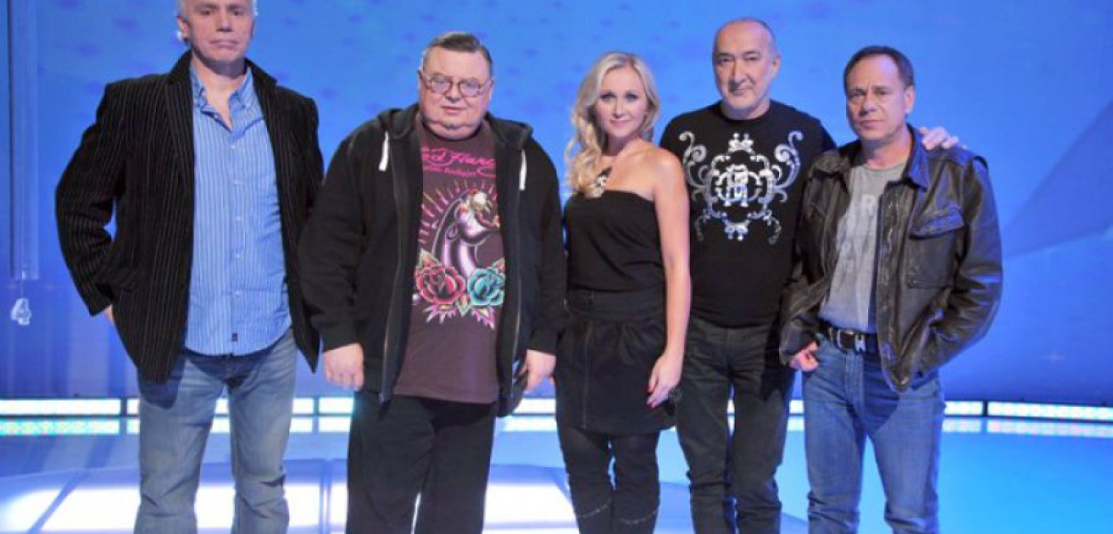 Agata Wyszyńska w towarzystwie Wojciech Manna oraz członków zespołu Maanam fot. Jan Bogacz/ TVP 