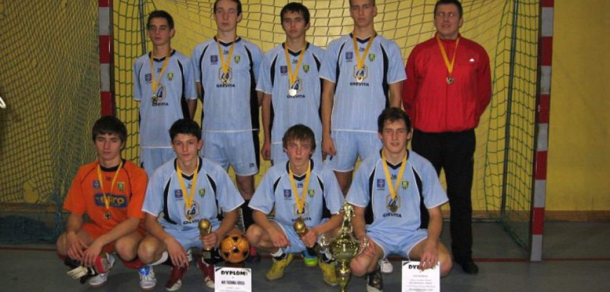 Juniorzy młodsi trzebińskiego MKS-u, zwycięzcy Akademia Piłkarska Cup. Fot. Archiwum Kacpra Ślusarka