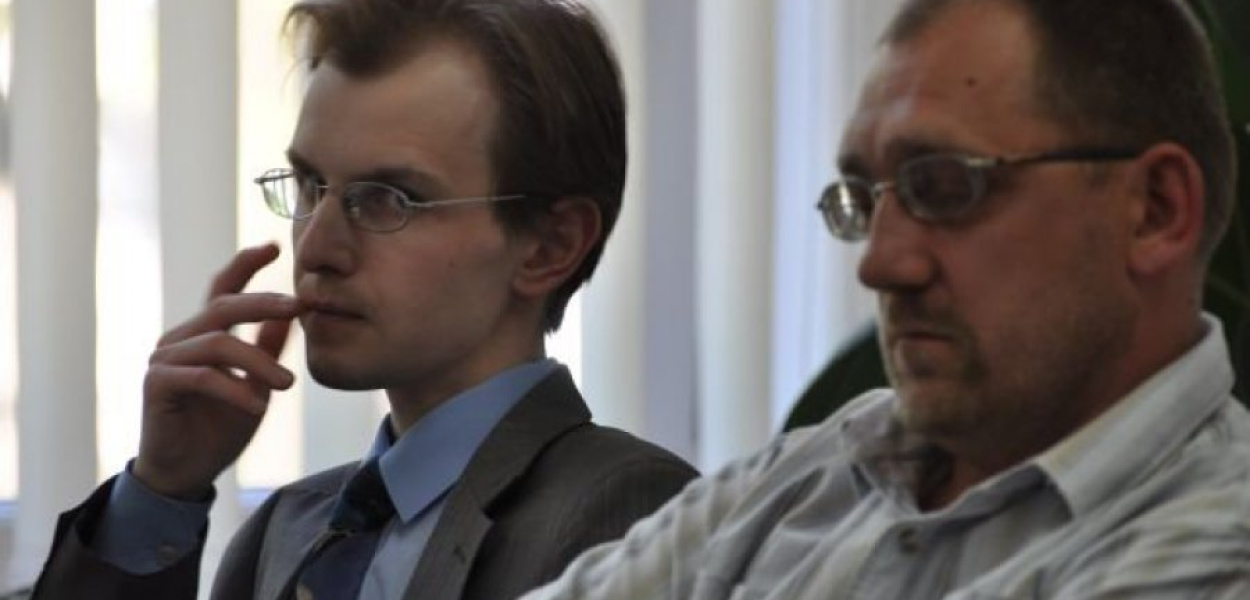  Michał Bochenek (z lewej) został zastępcą kierownika ośrodka pomocy społecznej w Chełmku fot. Mateusz Kamiński
