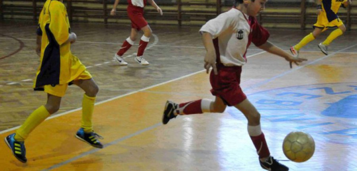 Orliki Szczakowianki Jaworzno (czerwono-białe stroje) pokonali UKS Trzebinia. Fot. Michał Koryczan