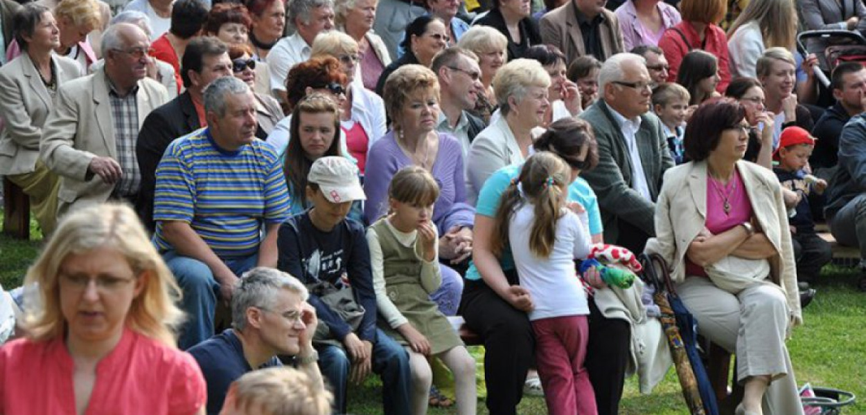 Tłumy ludzi przybyły na niedzielną Majówkę u Bernardynów w Alwerni