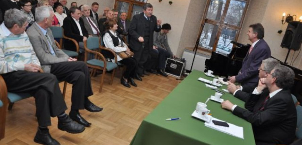 Spotkanie z Eurodeputowanym Czesławem Siekierskim wzbudziło spore zainteresowanie