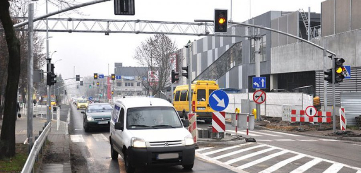 Działaniem sygnalizacji świetlnej na ul. Trzebińskiej pokieruje komputer 