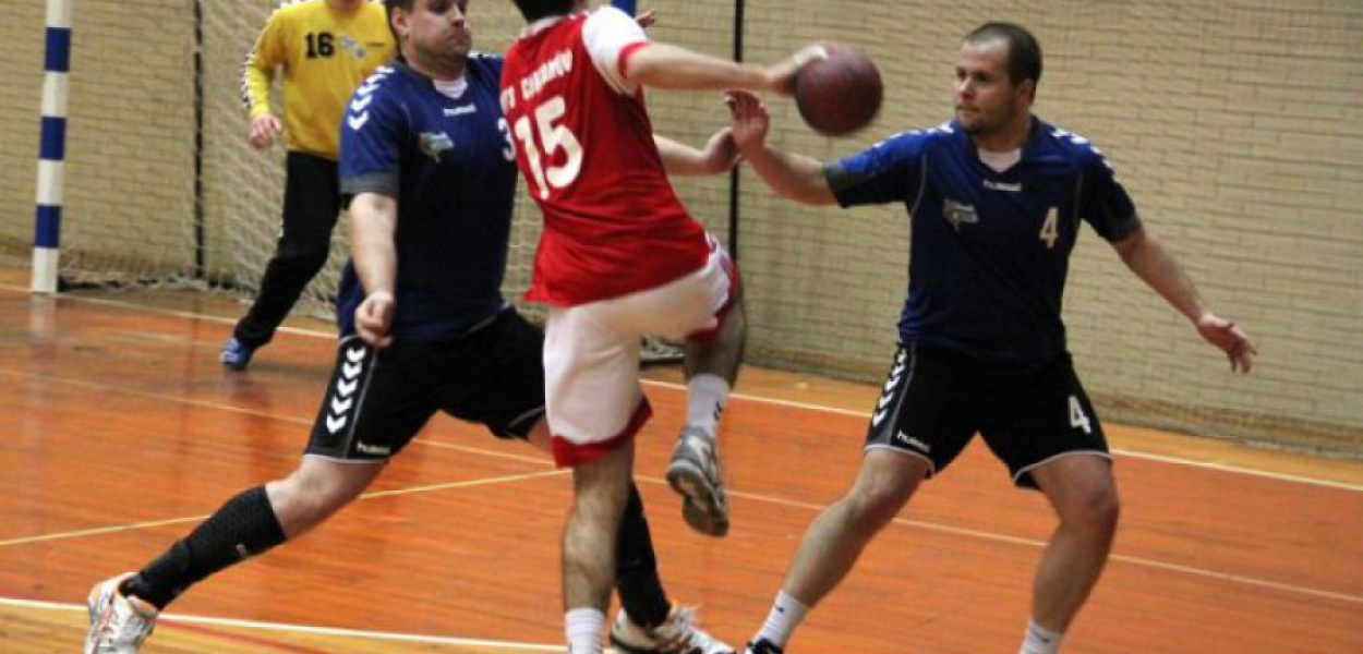 Na krakowską bramkę rzuca Jan Orlicki fot. Marek Oratowski    