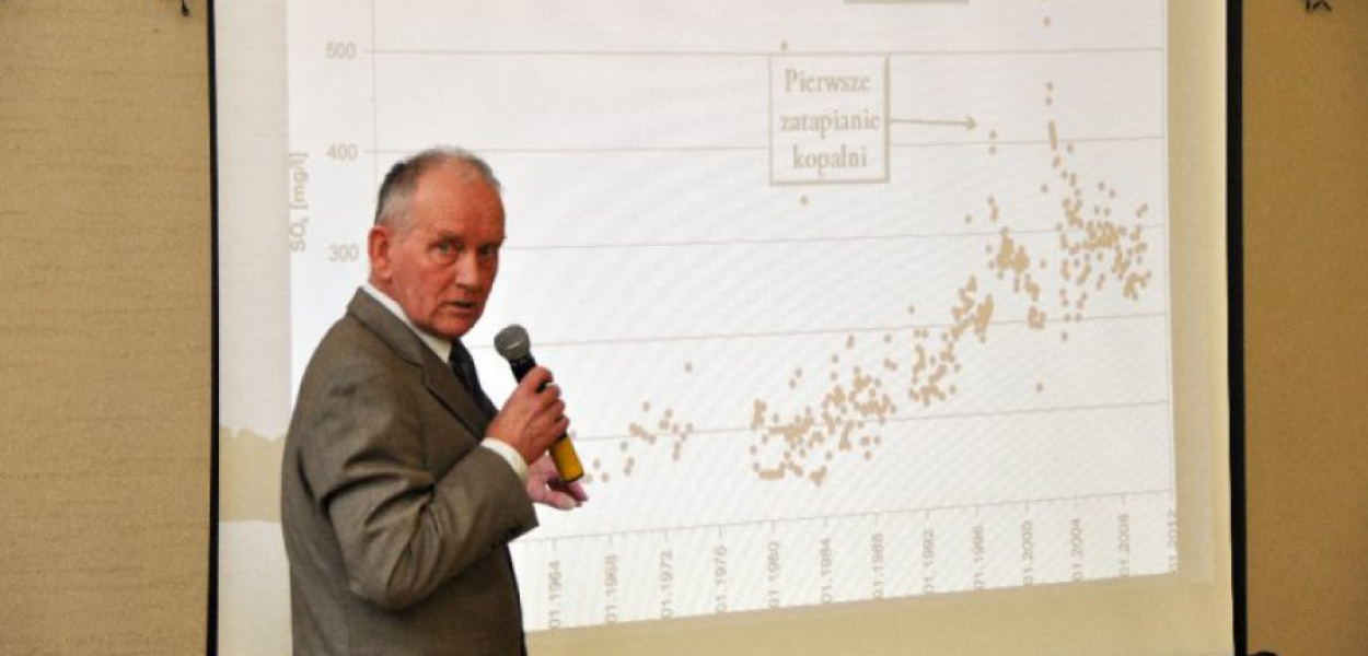 Prof. Jacek Motyka z AGH na zlecenie Międzygminnego Związku Gospodarka Komunalna oceniał stan zagrożenia ujęć wód podziemnych Fot. Anna Jarguz