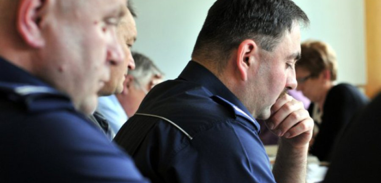 Policjanci przekonali radnych z Alwerni do przeznaczenia pieniędzy na radiowóz. Na zdjęciu: komendant powiatowy policji Tomasz Zając