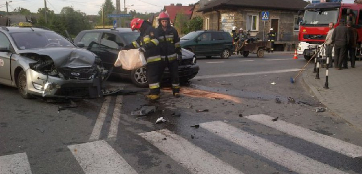 Mężczyzna trafił do szpitala po zderzeniu we wtorek po południu trzech aut na skrzyżowaniu drogi wojewódzkiej 780 z ul. Patelskiego. 
