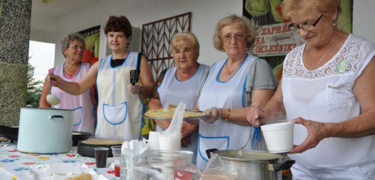  Panie przygotowujące okleśniki: Mariola Pierzchała, Maria Grela, Stanisława Meres, Władysława Włodarska, Agata Wolarek