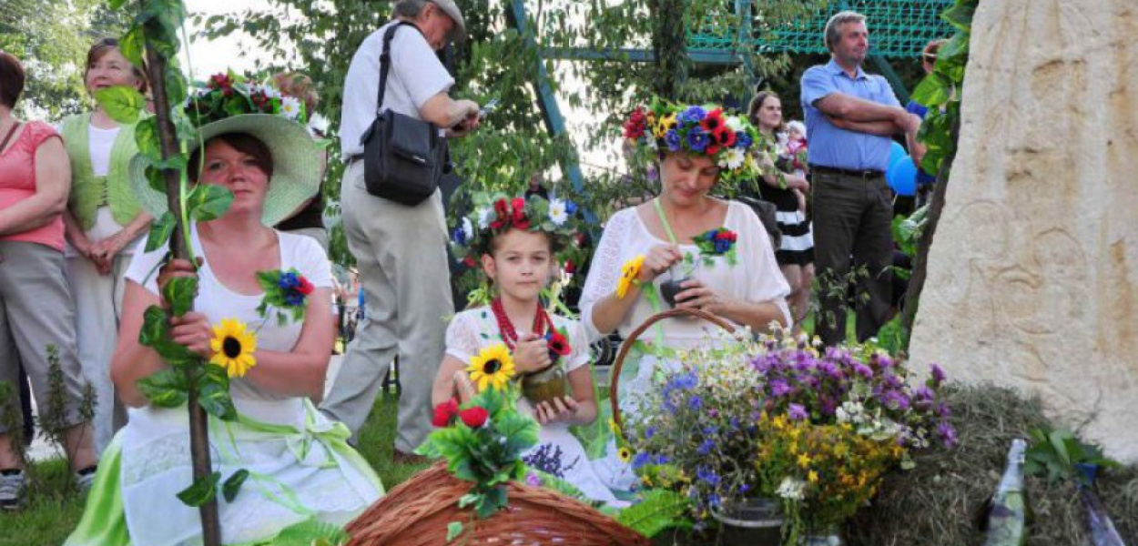 W niedzielę uroczyście osłonięto kamienne rzeźby, które mają symbolizować przetrwanie