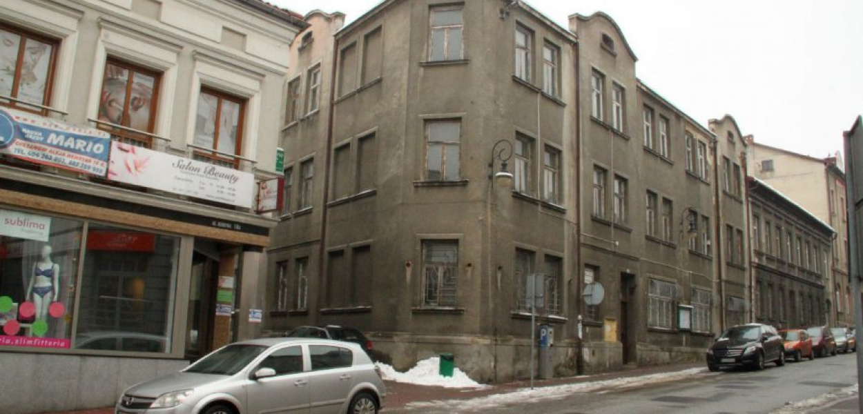 Budynki i działka, na której stoi była komenda policji, zostały wycenione na ponad 3 miliony złotych 