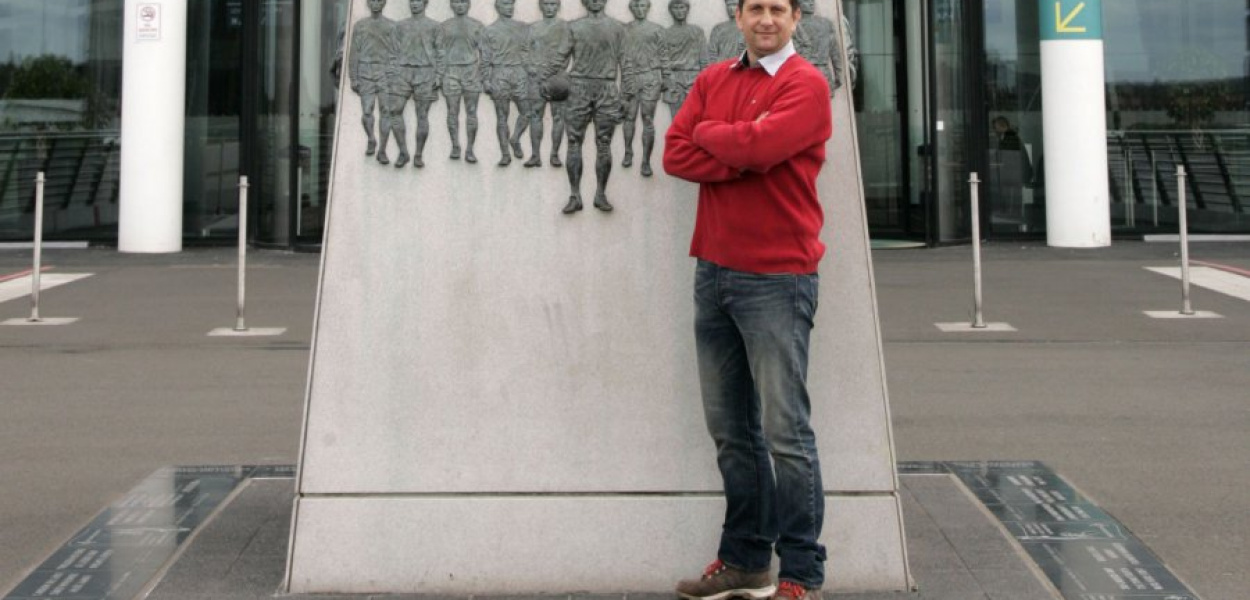 Maciej Molęda przed wejściem na stadion Wembley. Fot. Z archiwum Macieja Molędy