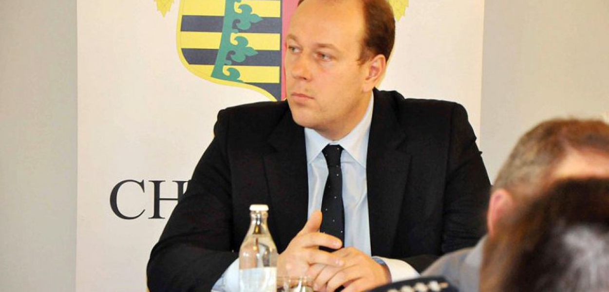 Burmistrz Marek Niechwiej wzywa radnych do usunięcia naruszenia prawa