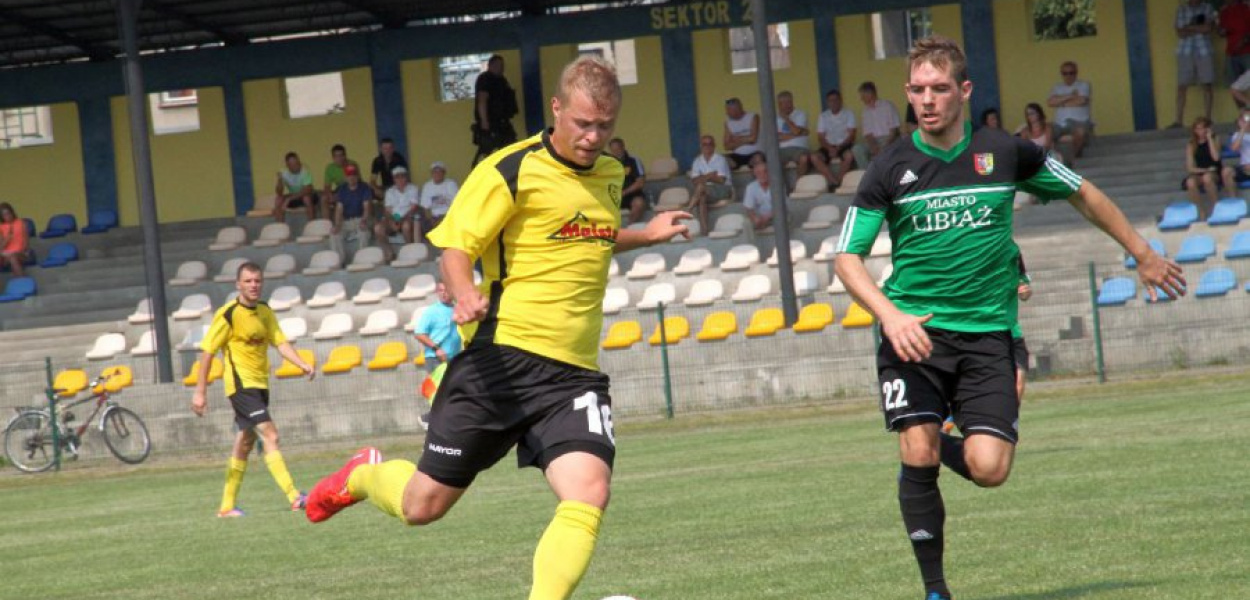 Przy piłce Maciej Domurat (MKS Trzebinia-Siersza)