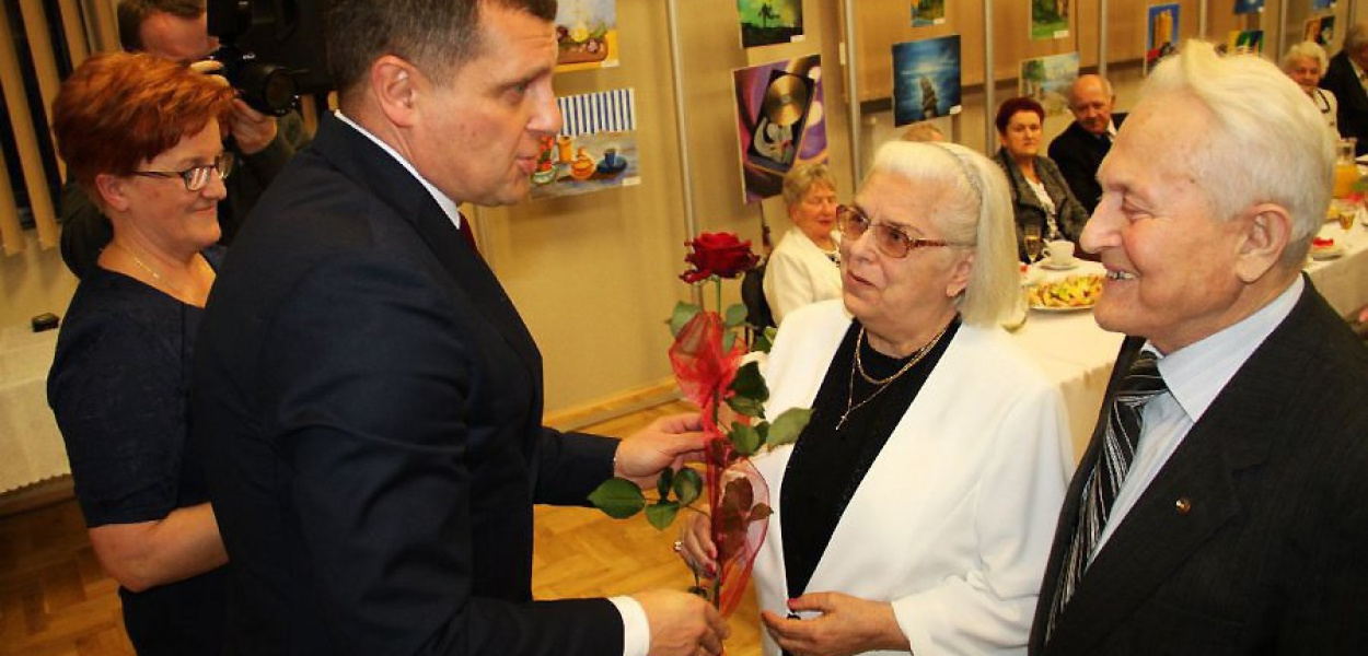 Gratulacje odbierają Wanda i Józef Twarogowie 