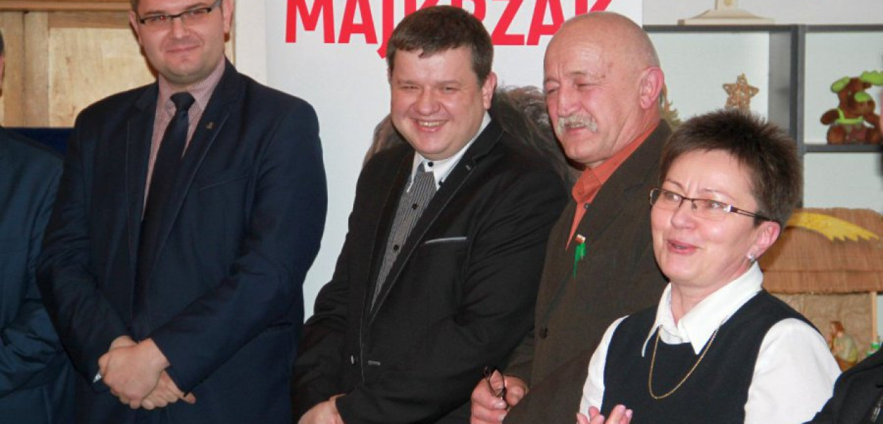 Od lewej stoją: poseł z Myślenic Jarosław Szlachetka, członek zarządu powiatu Krzysztof Kozik, szef trzebińskich struktur PiS-u Franciszek Padło i Beata Majkrzak