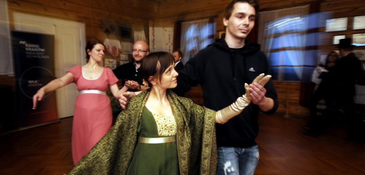 Jak zatańczyć m.in poloneza, uczyli fachowcy z grupy teatralnej