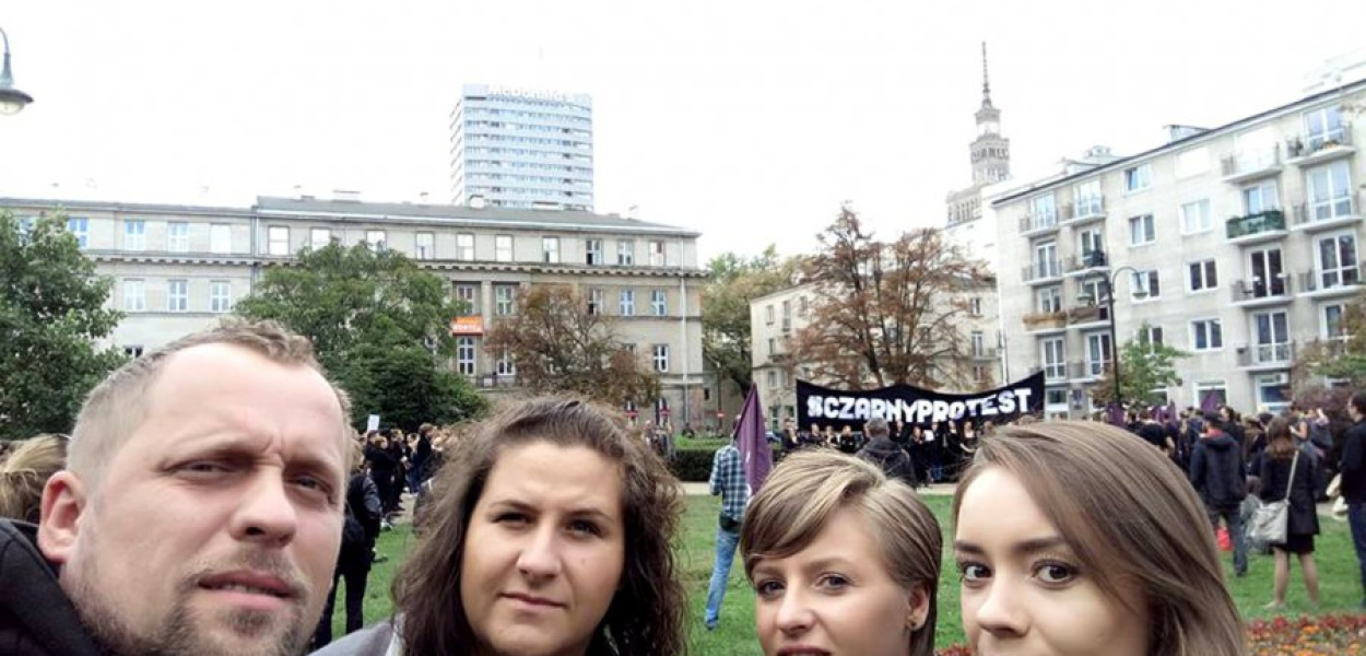 Podczas manifestacji w Warszawie. Od lewej: Robert Skarłosz, Elmira Skarłosz, Agnieszka Szopa, Alina Złowska. FOT. ARCHIWUM AGNIESZKI SZOPY