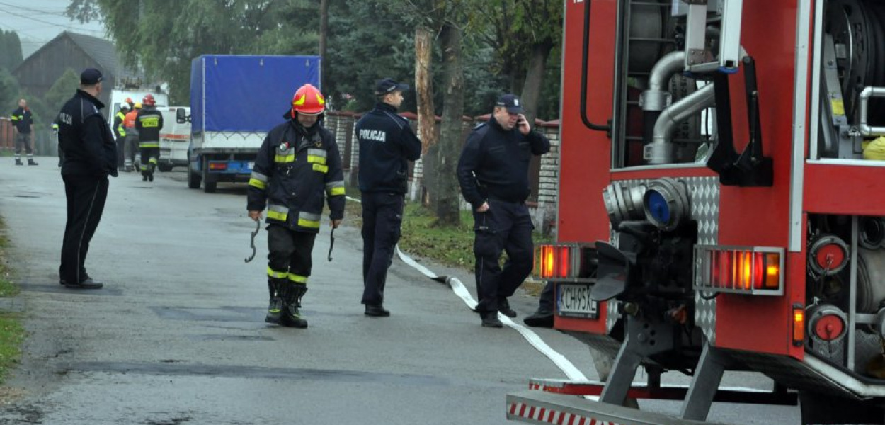 Służby mundurowe pracują na miejscu zdarzenia FOT. TADEUSZ JACHNICKI