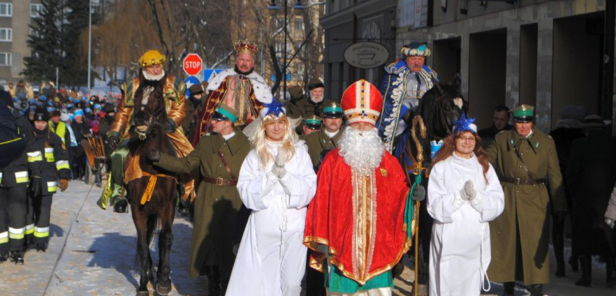Orszak w drodze na Rynek 