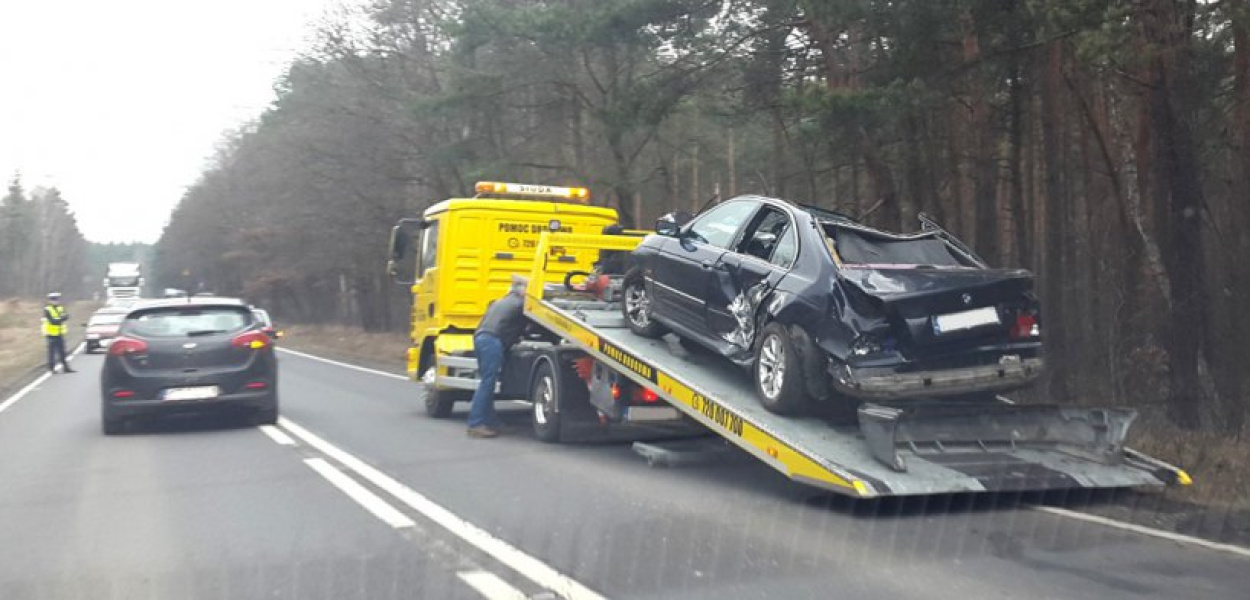 W wypadku ranny został kierowca bmw