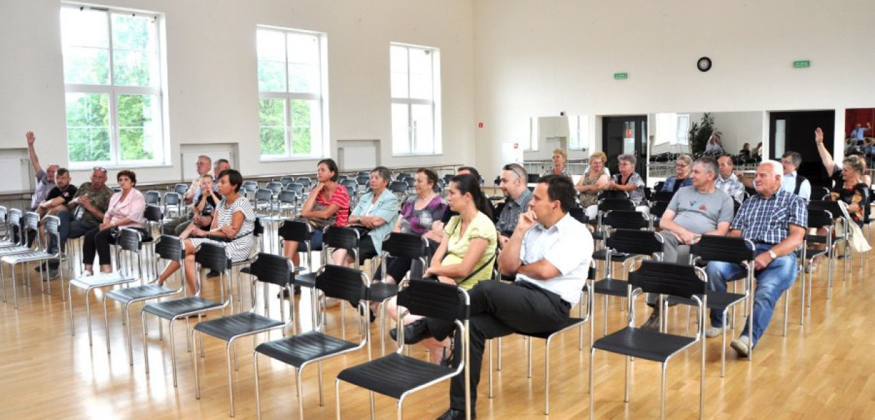 W kwietniu na zebraniu sala była pełna. We wtorek o nowych nazwach przyszło decydować niewiele osób