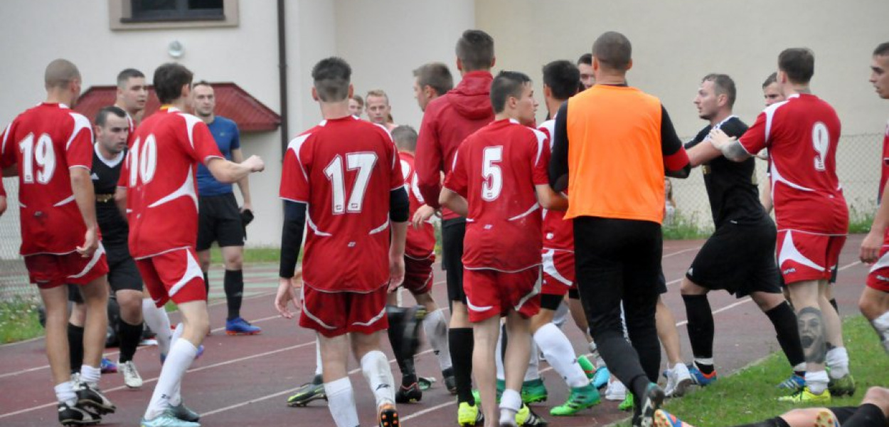Bijatyka po meczu UKS Dulowa z Victorią Zalas