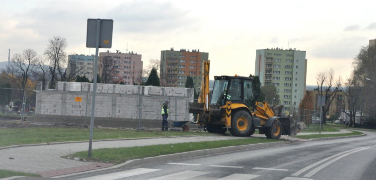 Nieopodal obwodnicy powstaje budynek administracyjno-socjalny należący do cmentarza