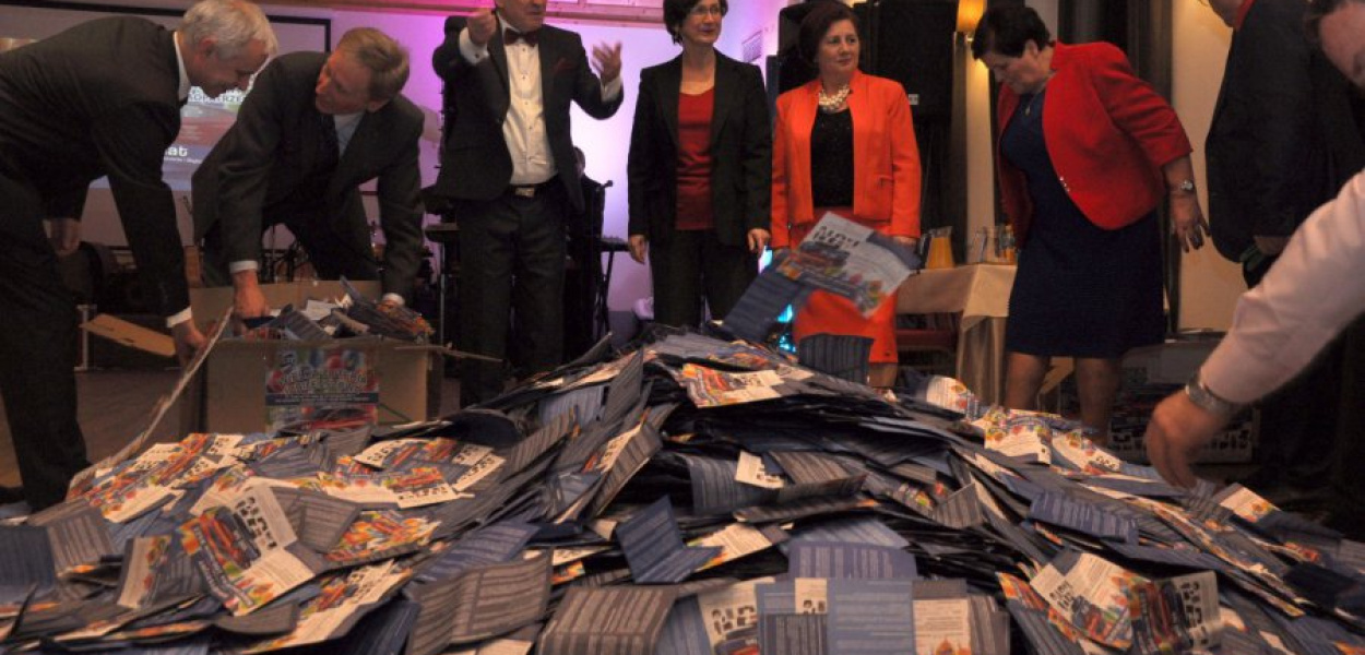 Loteria nagród na 100-lecie Rejonowej Spółdzielni Zaopatrzenia i Zbytu w Krzeszowicach była dużym wydarzeniem
