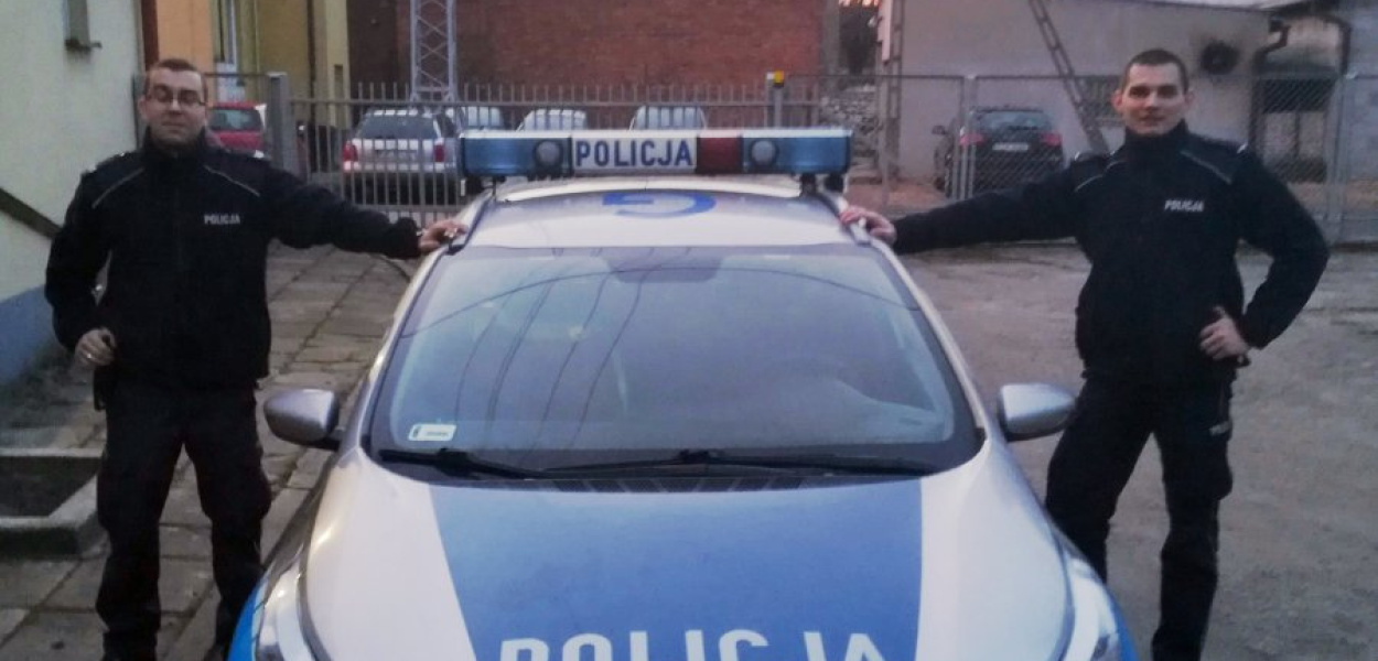 Ci policjanci KP Chełmek ratowali życie kierowcy fot. KPP Oświęcim