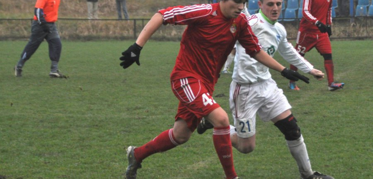 Damian Gaudyn (z prawej) może ponownie zagrać w zespole Victorii Zalas