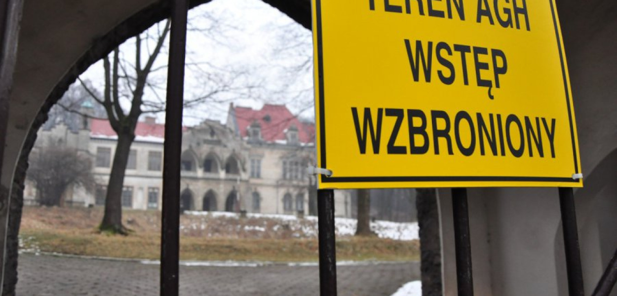 Od wielu miesięcy obowiązuje zakaz wchodzenia na teren zespołu pałacowo-parkowego