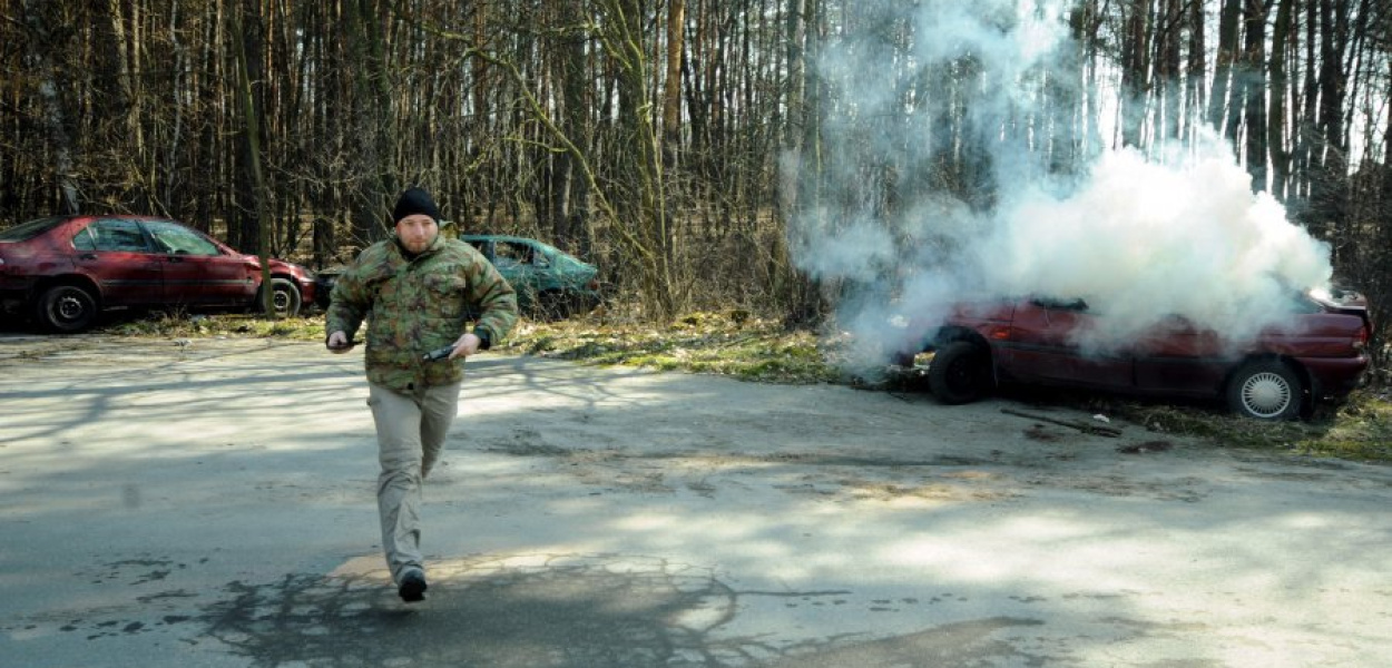 Dwa samochody zderzyły się, a trzeci się zapalił. To scenariusz na jedną z akcji ratowniczych.