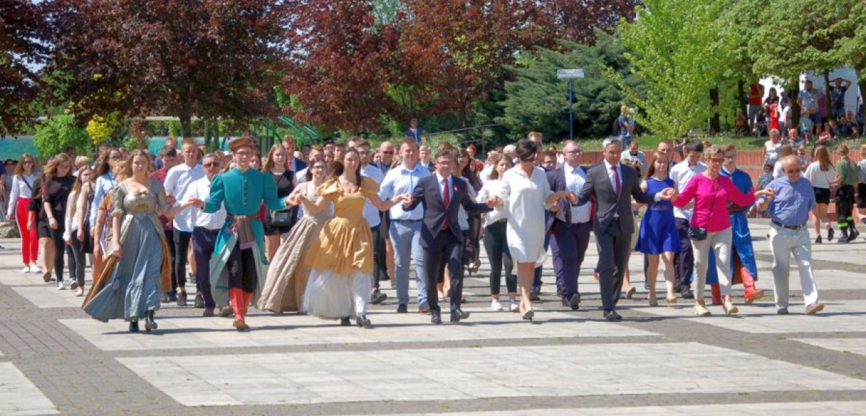 Końcowy akord zbiorowego poloneza