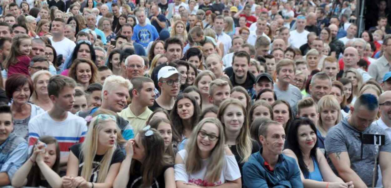 Podczas koncertu Agnieszki Chylińskiej Plac Słoenczny w Libiążu był pełen fanów