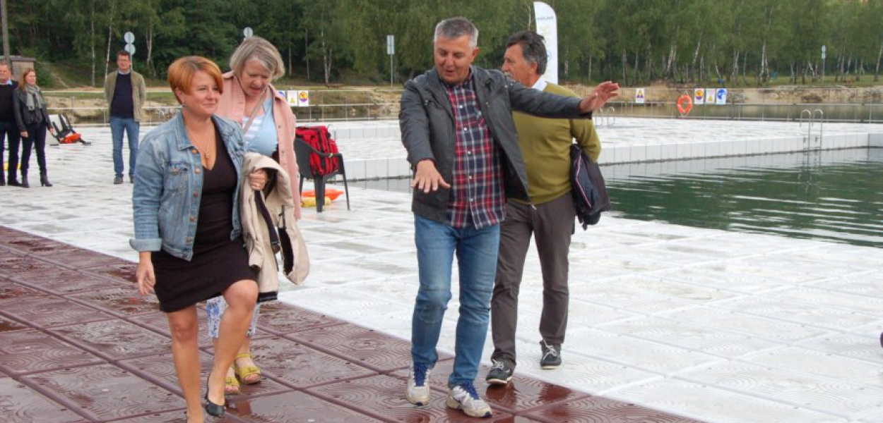 Grzegorz Żuradzki oprowadzał gości z Danii po kąpielisku